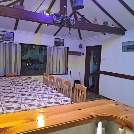 Guest House Lorian Madzhare Exteriör bild
